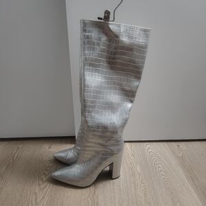 Metalic Silver Pointed Toe Knee High Boots
